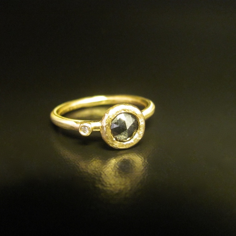 Gold diamond ring. - Picture 7 of 8